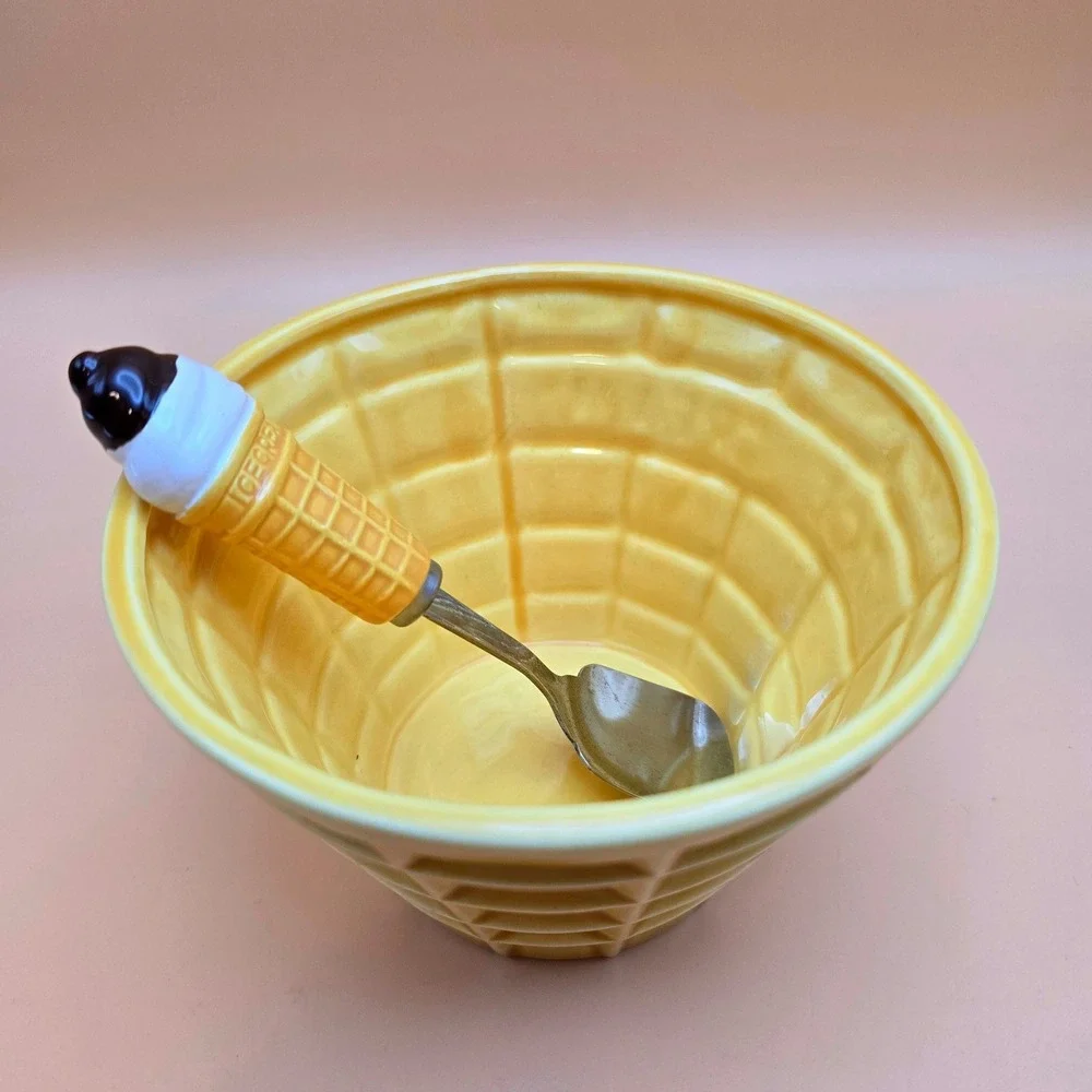 Vintage 1986 FTD Waffle Cone Ice Cream Bowl and Spoon Set Made in Japan Yellow
